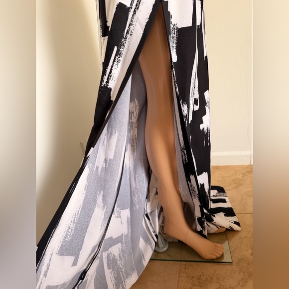 Solace London Abstract Black and White Women's Pants - Picture 7 of 12